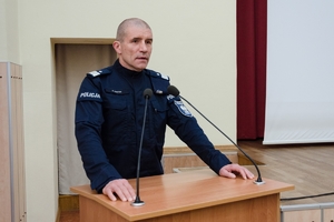 Zastępca Komendanta Głównego Policji nadinsp. Roman Kuster przemawia stojąc przy mównicy