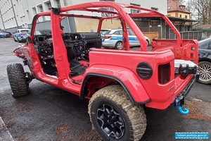 Czerwona karoseria auta Jeep Wrangler
