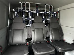 Nowy furgon dla OPP widok na tyle fotele