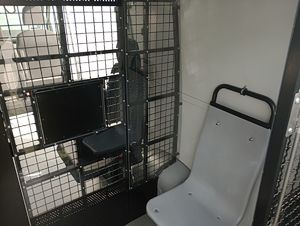 pojazd mała więźniarka dla służby konwojowej - widok wnętrza