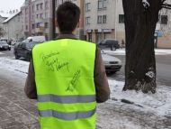 Kamizelka odblaskowa z podpisami insp. Sławomira Mierzwy Komendanta Wojewódzkiego Policji i Krzysztofa Hołowczyca #1