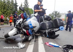 uszkodzony policyjny motocykl
