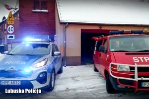 radiowóz policyjny i wóz strażacki