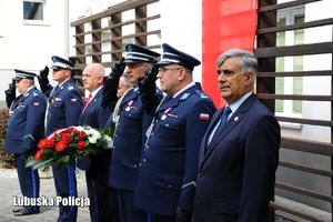 Policjanci i Wojewoda Lubuski podczas Obchodów Święta Lubuskiej Policji