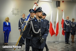 Sztandar Lubuskiej Policji podczas przemarszu