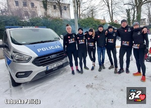 Policjanci biorący udział w biegu charytatywnym