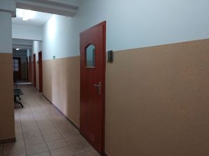 Wyremontowany korytarz w Komisariacie Policji w Kruszwicy