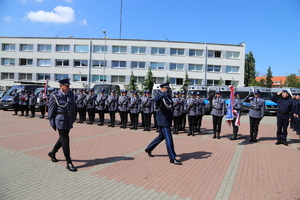 Komendant Wojewódzki oddaje honor sztandarowi