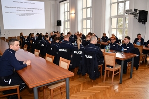 Policjanci podczas szkolenia w auli Komendy Wojewódzkiej Policji w Rzeszowie
