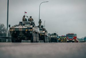 pojazdy wojsk podczas ćwiczeń Dragon 24