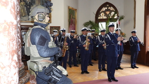 Zdjęcie przedstawia uroczystość z okazji 30-lecia powstania Samodzielnego Pododdziału Kontrterrorystycznego Policji w Opolu.