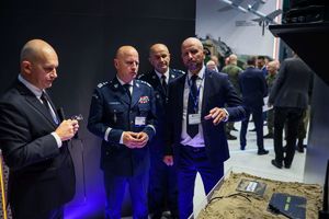 Międzynarodowy Salon Przemysłu Obronnego z udziałem policjantów