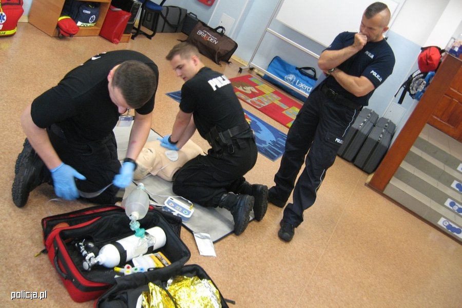 Dokonując Oceny Wstępnej Osoby Poszkodowanej Sprawdzisz Kolejno Policyjna pierwsza pomoc - Policja.pl - Portal polskiej Policji