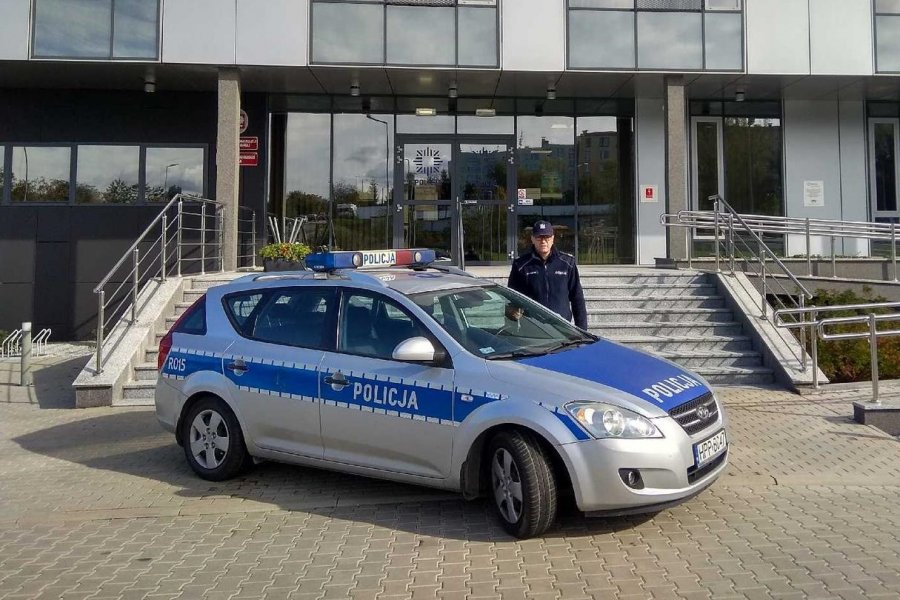 Policjant, który uratował kobietę z ognia