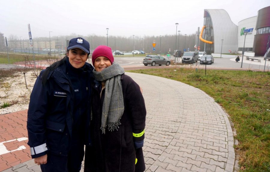 Na zdjęciu znajduje się Policjanta z Kingą Preis