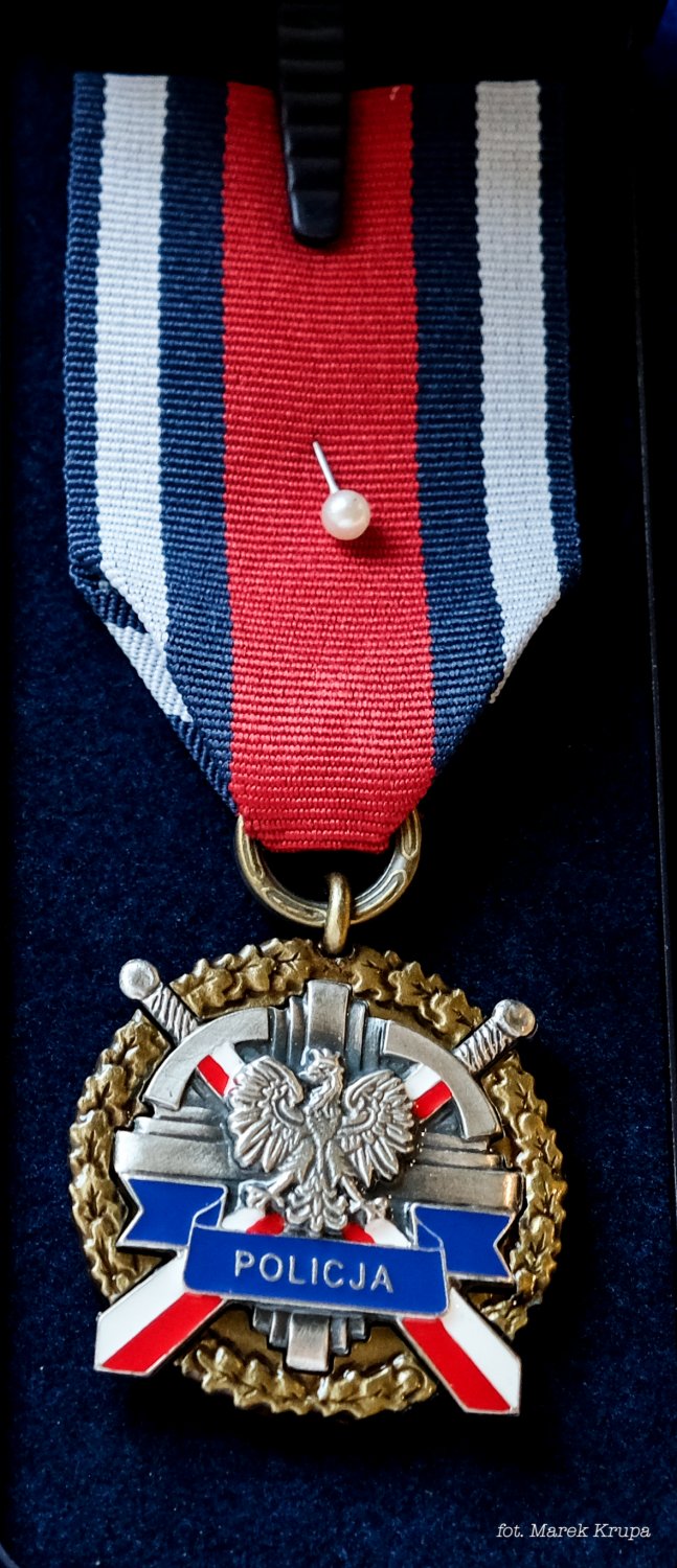 Brązowy Medal za Zasługi dla Policji, który otrzymał Pan Jason Schumacher, szef polskiego oddziału DEA przy Ambasadzie Stanów Zjednoczonych w Warszawie
