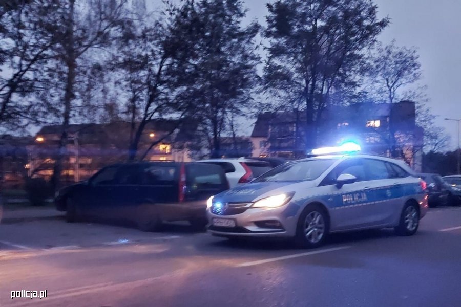 Mając dozór elektroniczny pijany uciekał przed policją