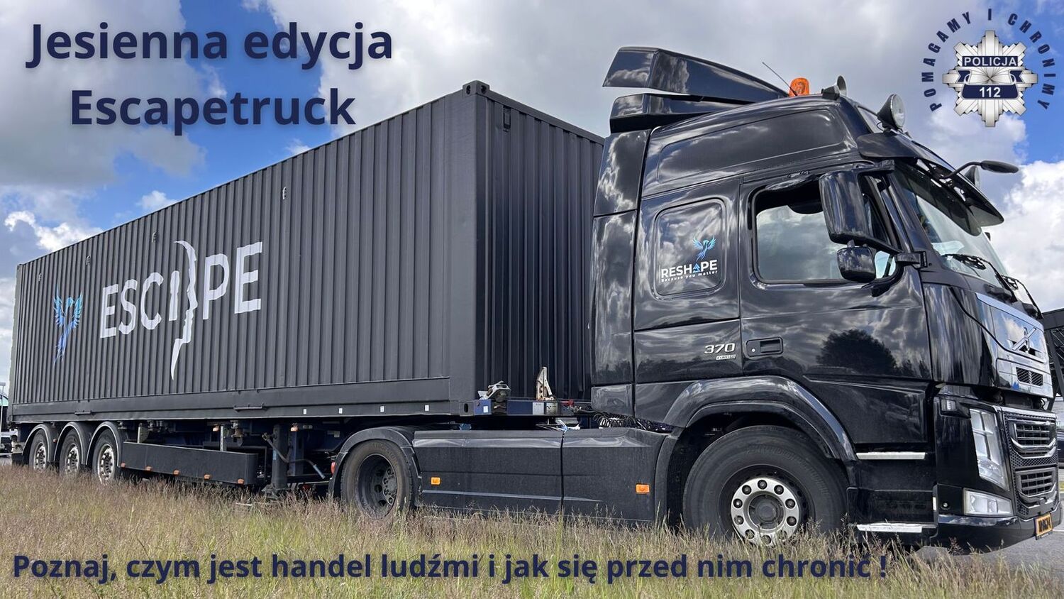 Ciężarówka i napisy na zdjęciu: Jesienna edycja Escapetruck. Na dole napis: Poznaj, czym jest handel ludźmi i jak sie przed nim chronić!