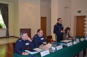 Zdjęcie przedstawia naradę służbową kadry kierowniczej służb logistycznych Policji
