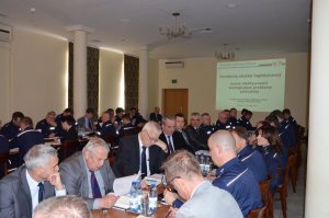 Zdjęcie przedstawia naradę służbową kadry kierowniczej służb logistycznych Policji