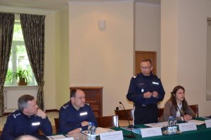 Zdjęcie przedstawia naradę służbową kadry kierowniczej służb logistycznych Policji