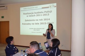 Zdjęcie przedstawia naradę służbową kadry kierowniczej służb logistycznych Policji