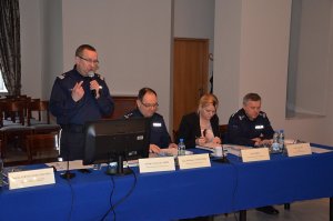 Zdjęcie przedstawia naradę służbową kadry kierowniczej pionu logistyki Policji