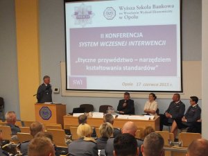 Prelegenci konferencji podczas dyskusji
