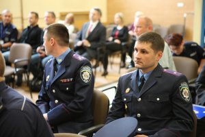 odprawa przed ćwiczeniami, na pierwszym planie policjanci z Ukrainy