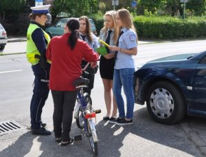 Wspólne działania policjantów i uczniów klasy policyjnej