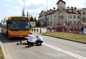 Bezpieczny pieszy: zatrzymaj się, rozejrzyj się, przechodź!