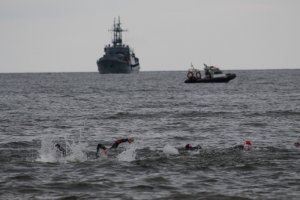 Kobieca Pływacka Morska Sztafeta Policyjna