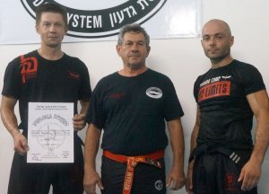 Szczeciński instruktor technik interwencji z czarnym pasem Israeli Krav Maga Association