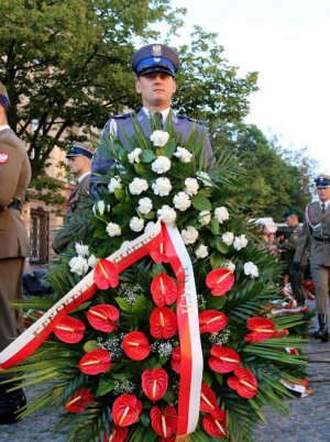 policjant z wieńcem