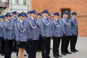 policjanci w oczekiwaniu na nominację