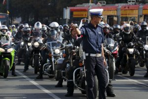 Policjanci zabezpieczają obchody rocznicy Powstania Warszawskiego