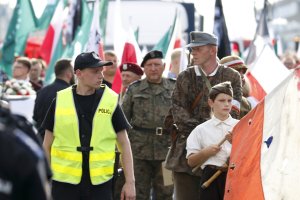 Policjanci zabezpieczają obchody rocznicy Powstania Warszawskiego