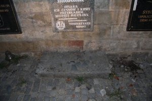 Zniszczony pomnik