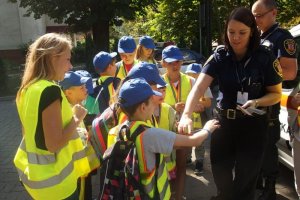 Odblaskowym spacerem przez miasto w ramach "Gier strategicznych z Policją 2015"