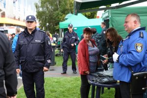 Zastępca Komendanta Miejskiego Policji w Poznaniu mł. insp. Maciej Nestoruk na festynie