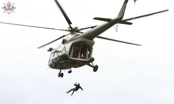 Ćwiczenia policjantów z pododdziałów antyterrorystycznych