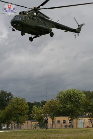 Ćwiczenia policjantów z pododdziałów antyterrorystycznych