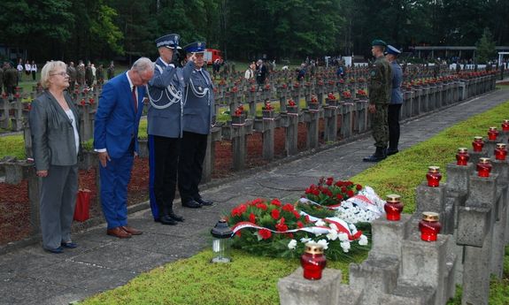 Komendant Stołeczny Policji złożył hołd pomordowanym w Palmirach