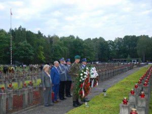 Komendant Stołeczny Policji składa hołd pomordowanym w Palmirach