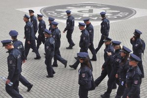 W trakcie spaceru na terenie słupskiej Szkoły Policji