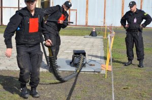 Policyjny tor przeszkód i udzielanie pierwszej pomocy