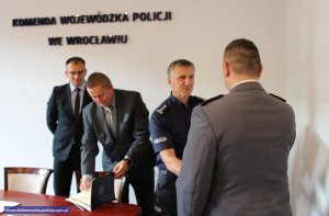 Dolnośląscy policjanci wyróżnieni za wyjaśnienie dwóch brutalnych, podwójnych morderstw i zatrzymanie sprawcy