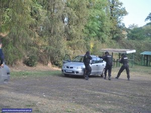 Policjanci podczas ćwiczeń