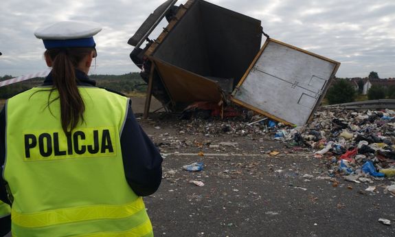 Policjantka na miejscu zdarzenia