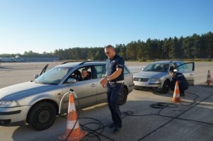 ,,Lernen um zu lehren/ uczyć się, żeby nauczać – trening zawodowy w zakresie technik bezpiecznej jazdy pojazdem służbowym"